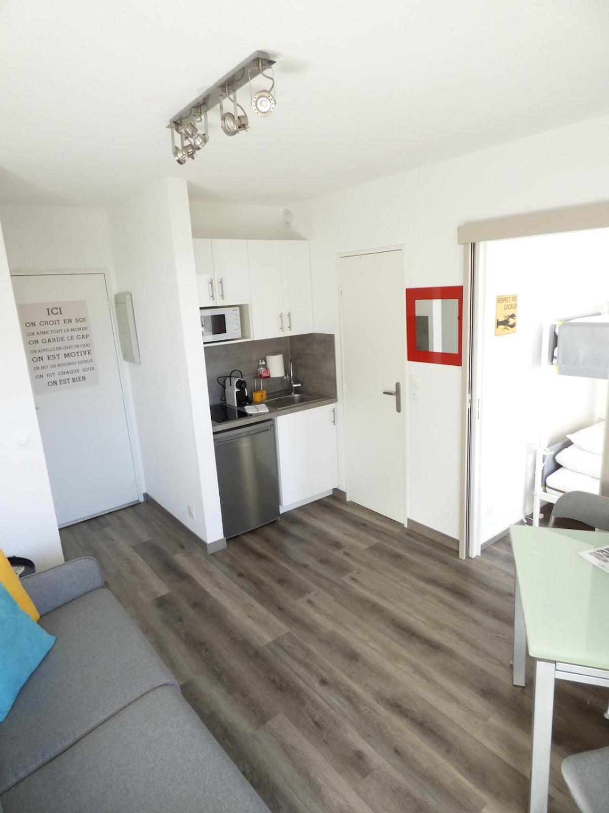 Appartement En Bord De Mer, Piscine Et Tennis *